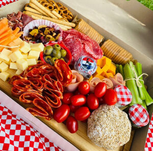 tabla de quesos y carnes frías canasta picnic_OK